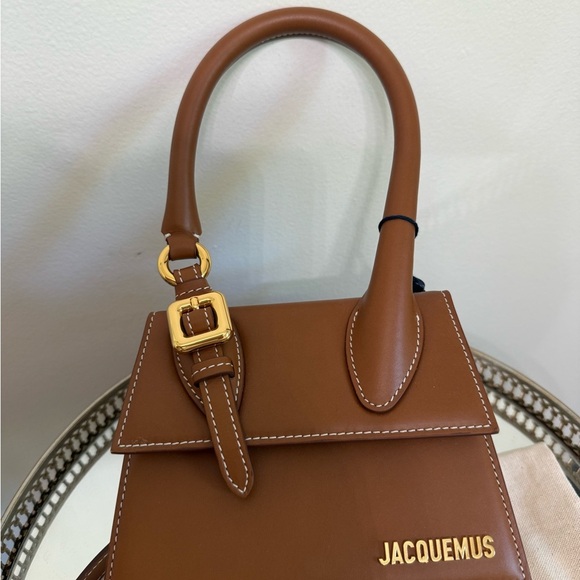 * SOLD SOMEWHERE ELSE* 
 NEW JACQUEMUS Medium Chiquito with buckle - Picture 4 of 8